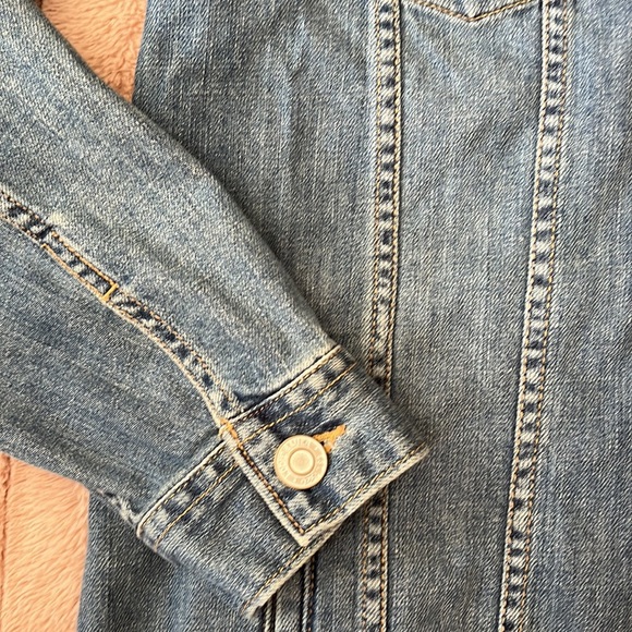 🆕 Eddie Bauer relaxed fit denim jacket - size medium - Picture 5 of 8